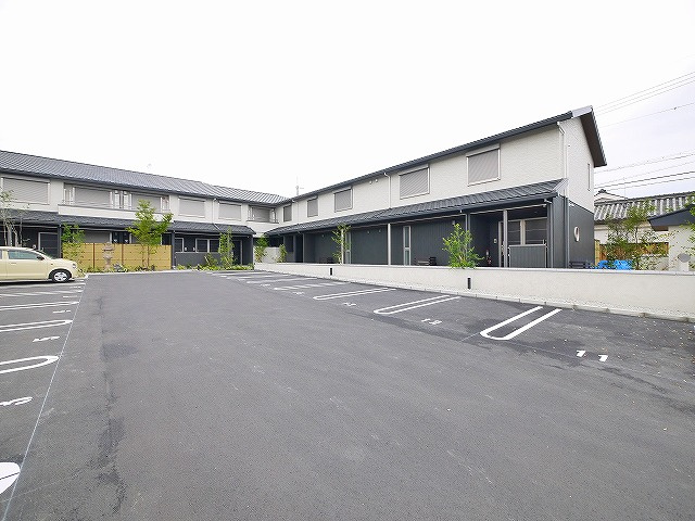 シャーメゾンハイメルの駐車場|駐車場に車を止められます