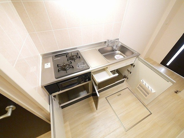 ファインパークのキッチン|ガスコンロ二口付きのシステムキッチンです