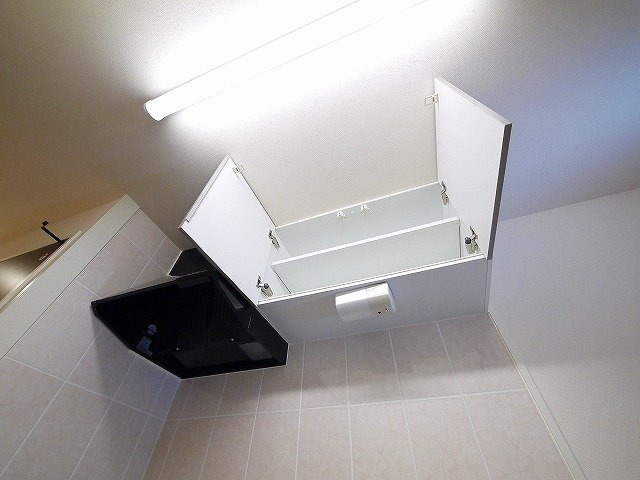 ファインパークのキッチン|大きな吊戸棚が便利