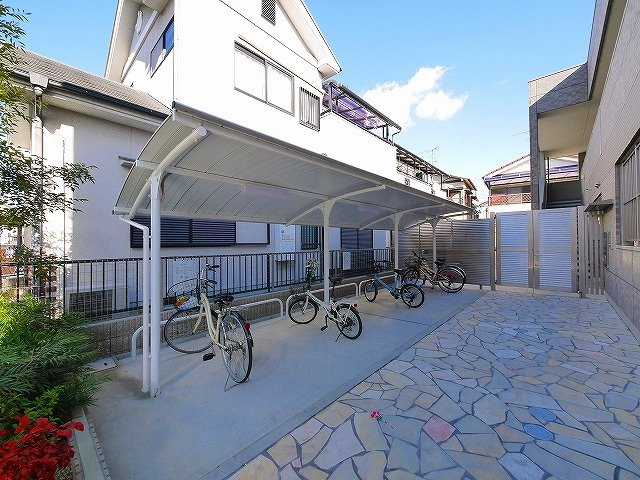 ファインパークのその他共用部分|屋根付き駐輪場は広さも充分