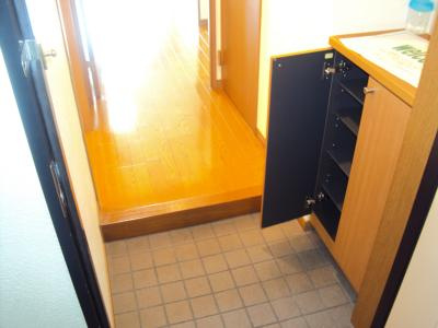 エスト堀川の玄関