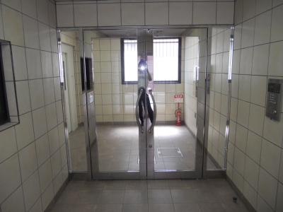 エスト堀川のエントランス