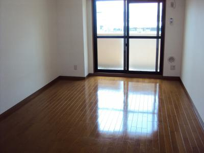 エスト堀川の居間・リビング