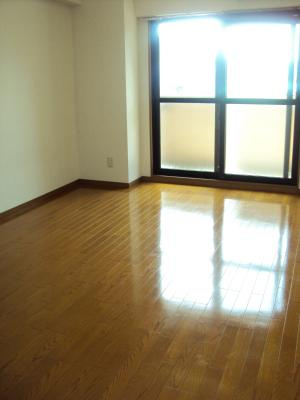 エスト堀川の居間・リビング