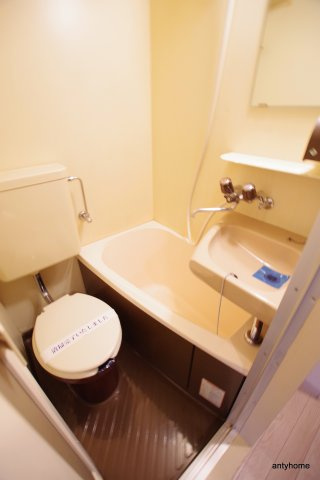 メゾンドシュルヴィ　仲介手数料無料の浴室