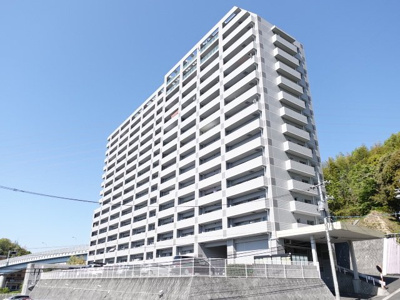 【外観】 | ローレルコート古江 | 前面棟が無いので日当たりは申し分ないです！築22年とは思えないぐらい綺麗ですよね！