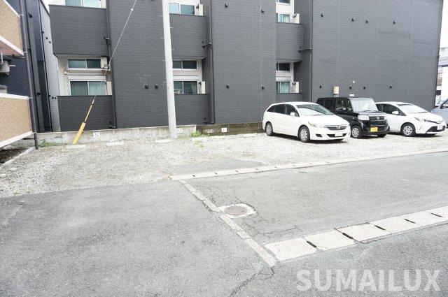 熊本市中央区黒髪１丁目の賃貸マンションの駐車場