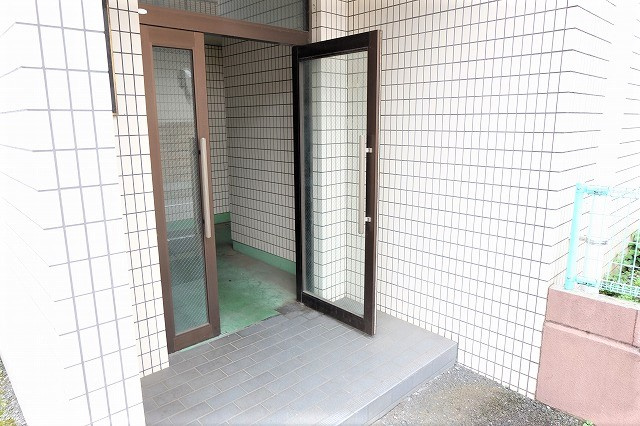 第二泰慶マンションのエントランス