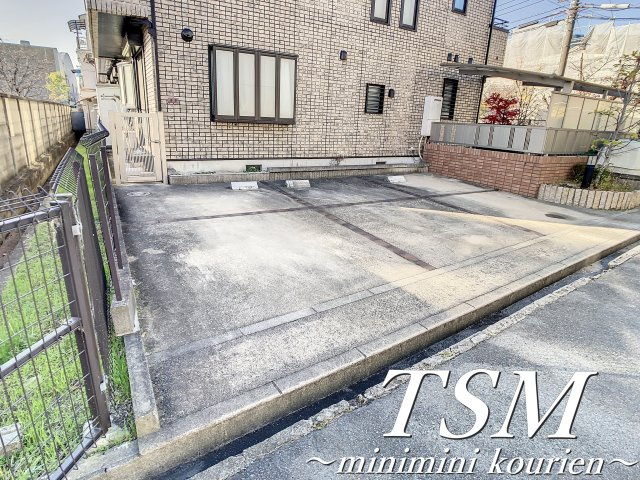 レジュールメゾン喜多の駐車場