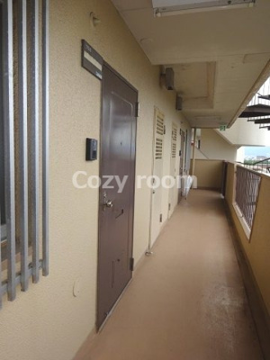 【その他共用部分】 | リアーズ緑地公園 | 玄関前の共有廊下です。