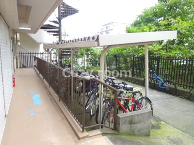 【その他共用部分】 | リアーズ緑地公園 | 自転車置き場です。