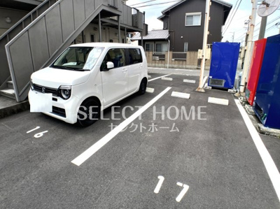 【駐車場】 | ファミールハイツD棟 | 駐車場があるので、車を買う予定の方も安心です