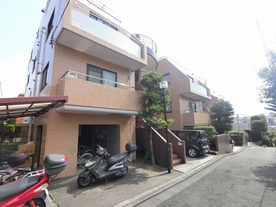 【外観】 | ロイヤルパレス洗足池 | 東急池上線「洗足池」駅徒歩2分と好立地。
忙しい朝が助かる立地、暮らしにゆとりが生まれます。
