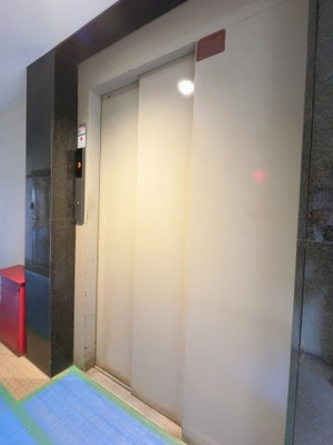 【その他共用部分】 | ニックハイム上池台 | お買い物時やベビーカーの出し入れに便利なエレベーター付