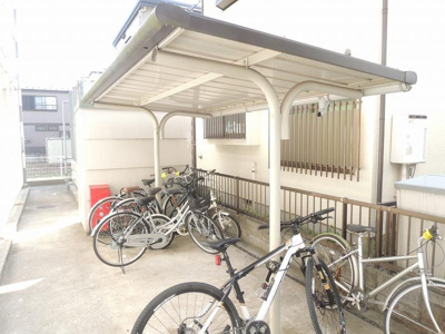 【駐車場】 | 鹿鳴館 | 屋根付き駐輪場