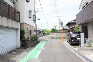 【前面道路含む現地写真】