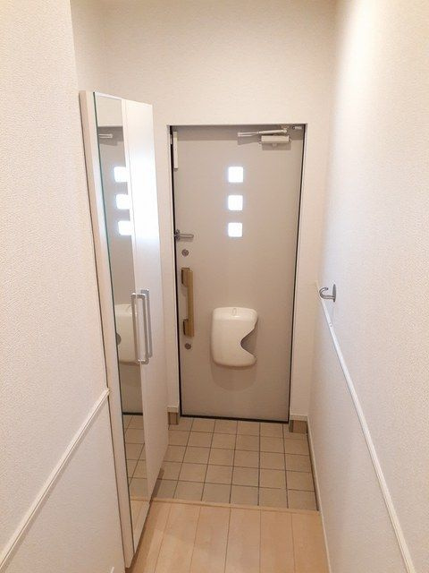 ミレニアポートの玄関