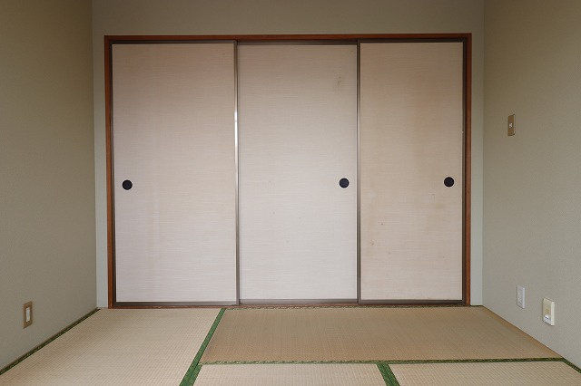 セゾン・メルヴェーユ冬棟Aの和室|きれいな和室です
※間取り反転の場合あり、内装が若干異なる場合がございます