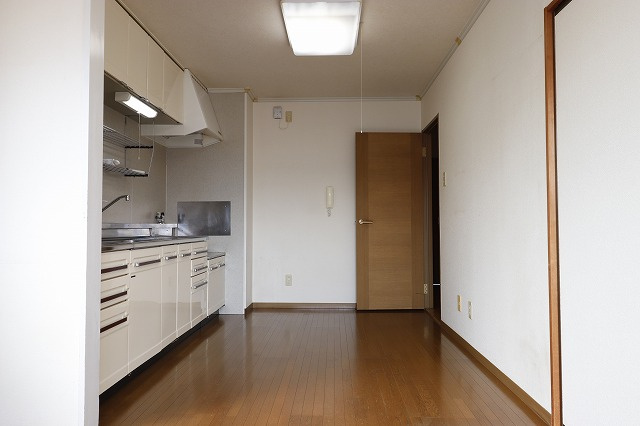 セゾン・メルヴェーユ冬棟Aのキッチン|お料理しやすいキッチンです
※間取り反転の場合あり、内装が若干異なる場合がございます