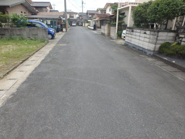 連島町鶴新田リフォーム済中古戸建の前面道路含む現地写真