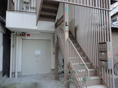 【エントランス】 | アメニティ阪南 | 落ち着いたエントランスです