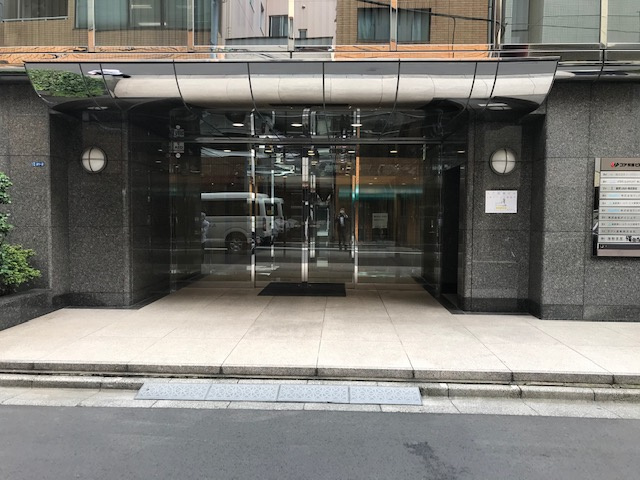 コア京橋ビルのエントランス