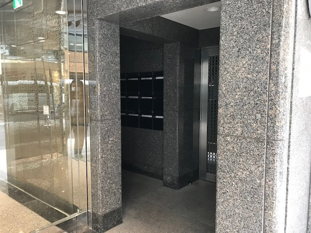 コア京橋ビルのエントランス