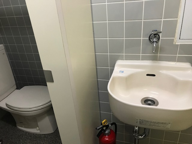 宝ビルの洗面所