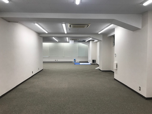 宝ビルのロビー