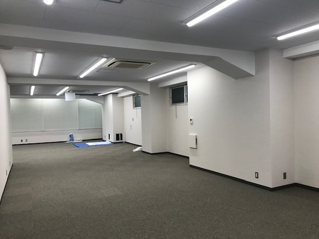 宝ビルのロビー