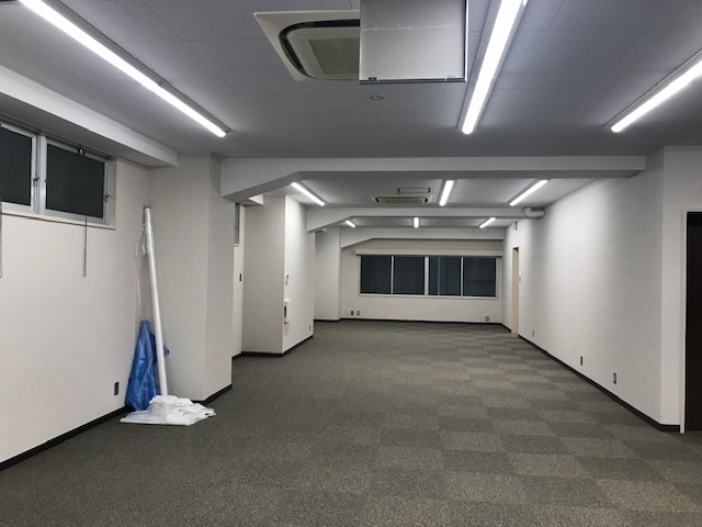 宝ビルのロビー