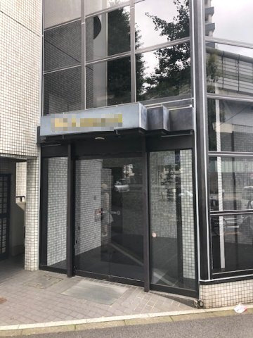 港区南青山７丁目の事務所のエントランス
