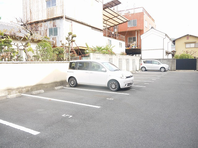 ハイツ久（Ⅱ）の駐車場