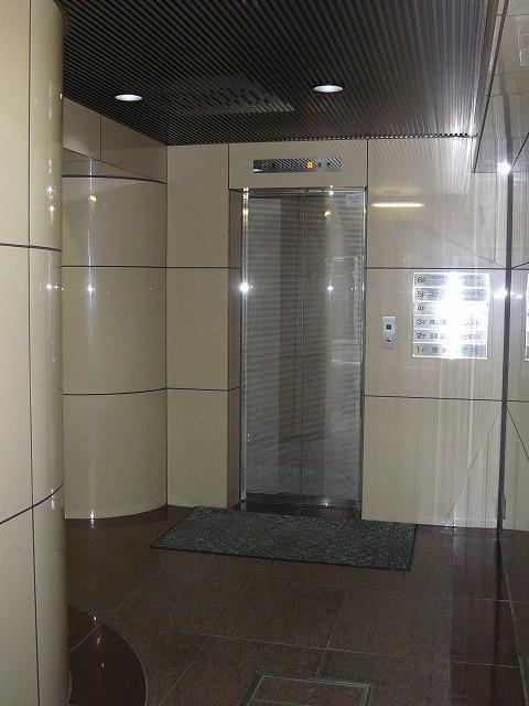 喜助西五反田ビルのエントランス