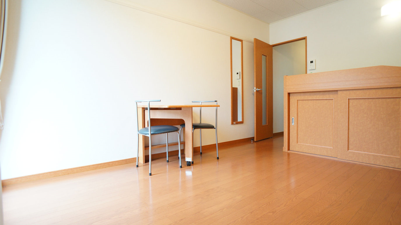 レオパレスエストの居間・リビング