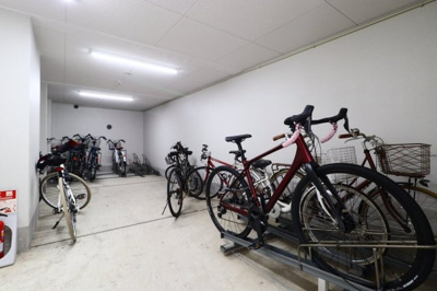 【その他共用部分】 | ヴィータローザ新江古田 | 駐輪場