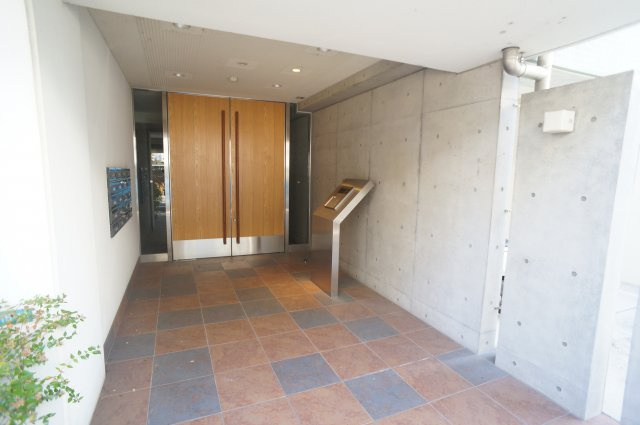 CRYSTA荒牧のエントランス