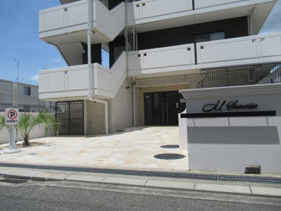 【エントランス】 | M・Sunrise（エム・サンライズ）（久宝寺口賃貸） | 毎日通るエントランスはこのようになっています