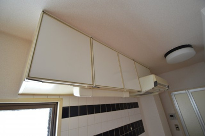 【内装】 | シャトレ春日野道 | 上部吊戸棚