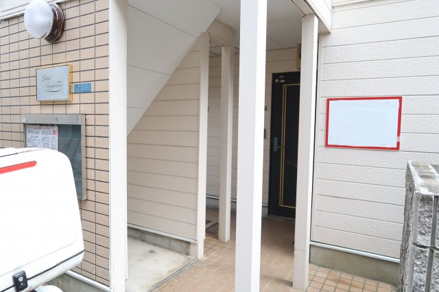 ルーナ寝屋川のエントランス|建物の入口