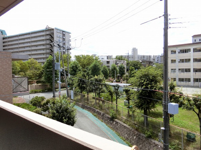 【展望】 | 千里南グリーンマンション | 【現地写真】
周りに高い建物はございません♪