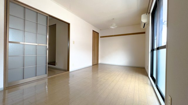 ハイツ若葉の洋室