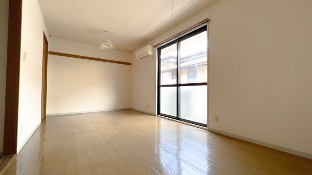 ハイツ若葉の洋室