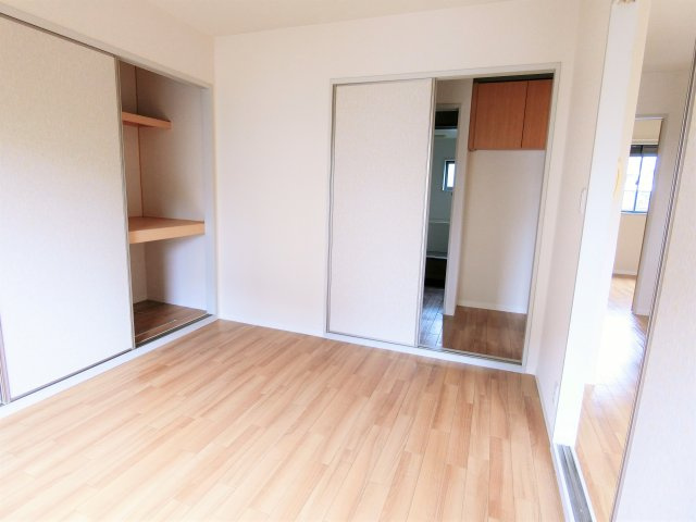 グランドパレスBの洋室