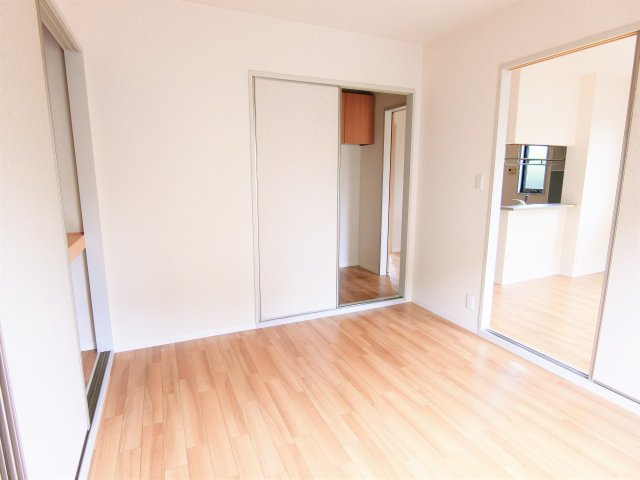 グランドパレスBの洋室