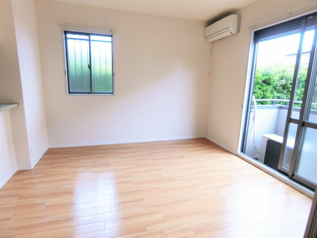 グランドパレスBの洋室