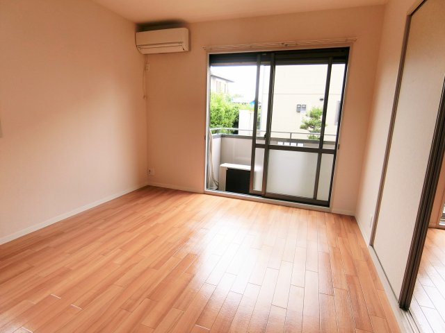 グランドパレスBの洋室