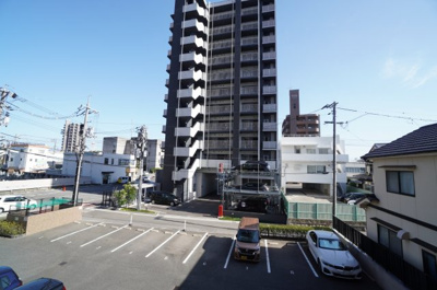 【展望】 | アスティア廿日市 | 爽やかな青空や風を感じられ
自然を愉しめるパノラマビュー。
毎日の暮らしに余裕を感じさせてくれる、
遮る物の無い開放的な眺望を是非、ご堪能ください。