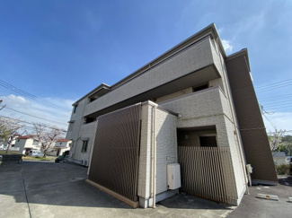【外観パース】 | 積水ハウス施工の賃貸住宅シャーメゾン♪ペットOK！ワンちゃんか猫ちゃんと一緒に暮らせる築浅の3階建てマンションです☆