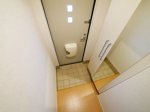 サンセレノ　ＷＡＢＩの玄関|明るい玄関です